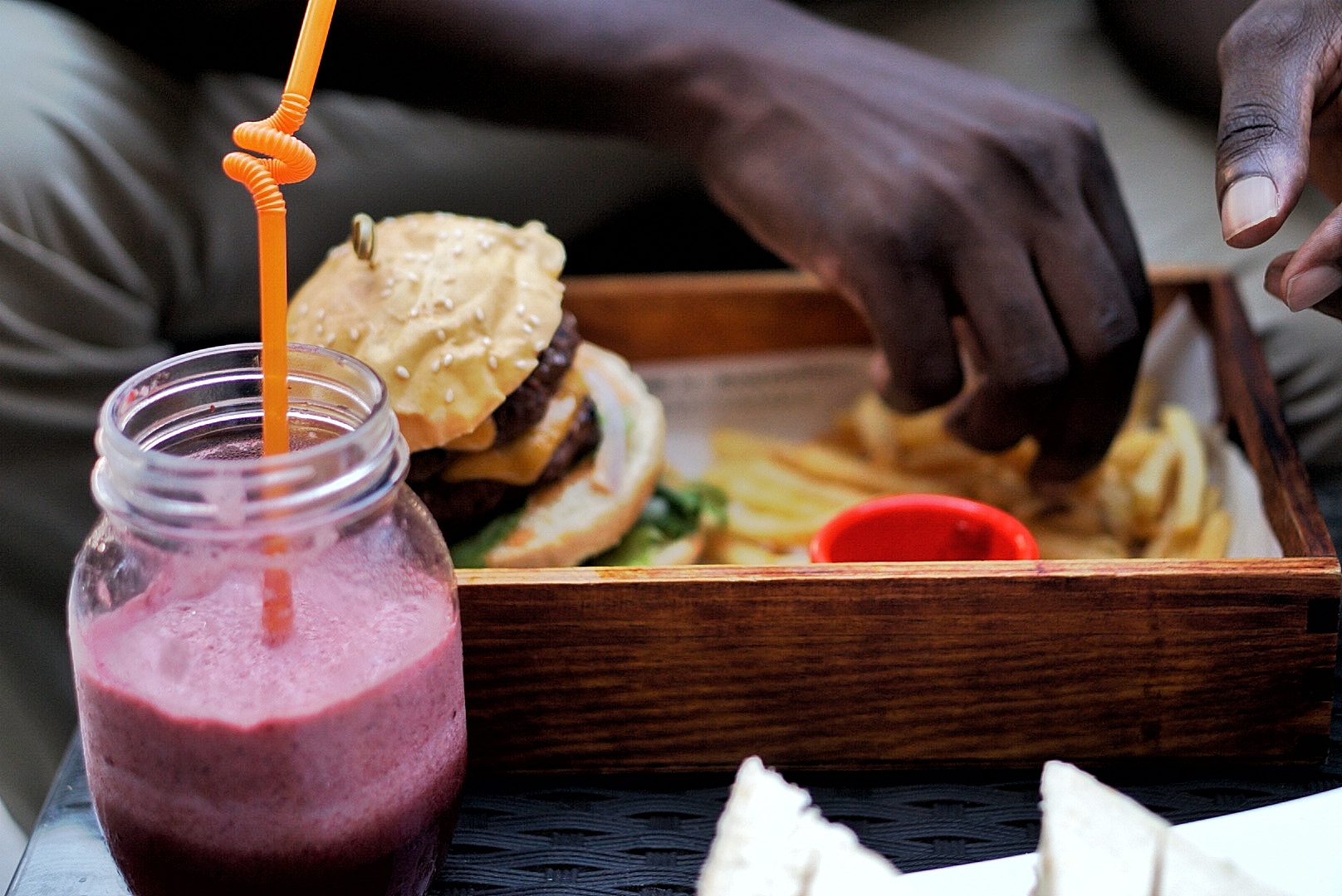 Weekend Bits – Jollof Pageant + An Night At Samantha’s Bistro