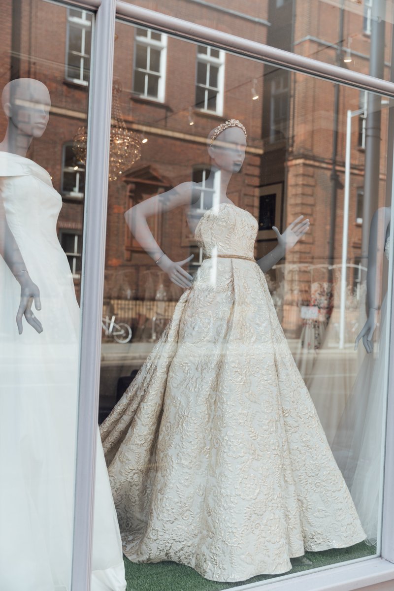 A Step By Step Information To Selecting Your Dream Marriage ceremony Costume