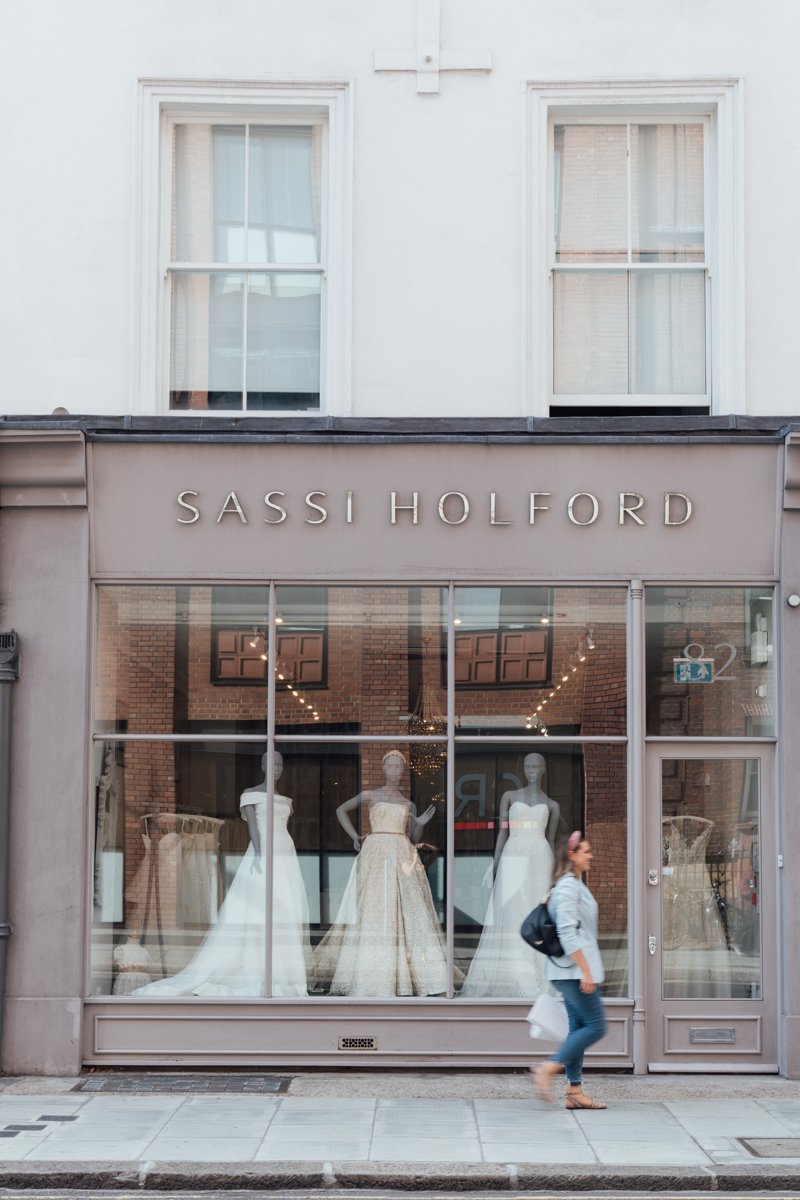A Step By Step Information To Selecting Your Dream Marriage ceremony Costume
