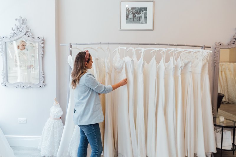 A Step By Step Information To Selecting Your Dream Marriage ceremony Costume