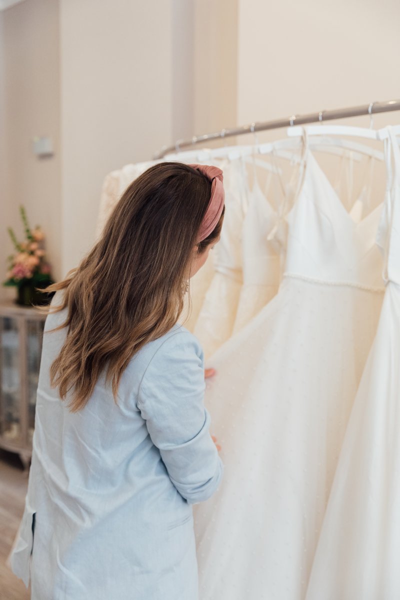 A Step By Step Information To Selecting Your Dream Marriage ceremony Costume