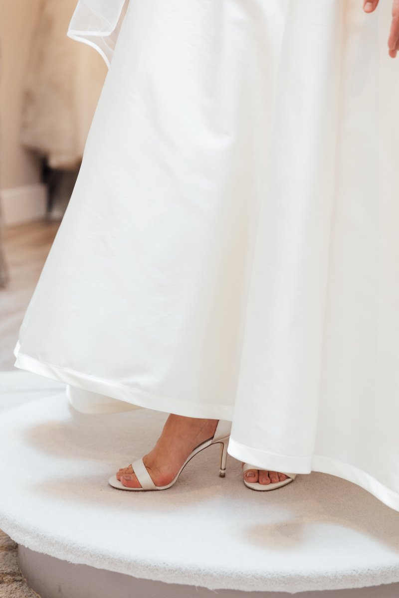 A Step By Step Information To Selecting Your Dream Marriage ceremony Costume